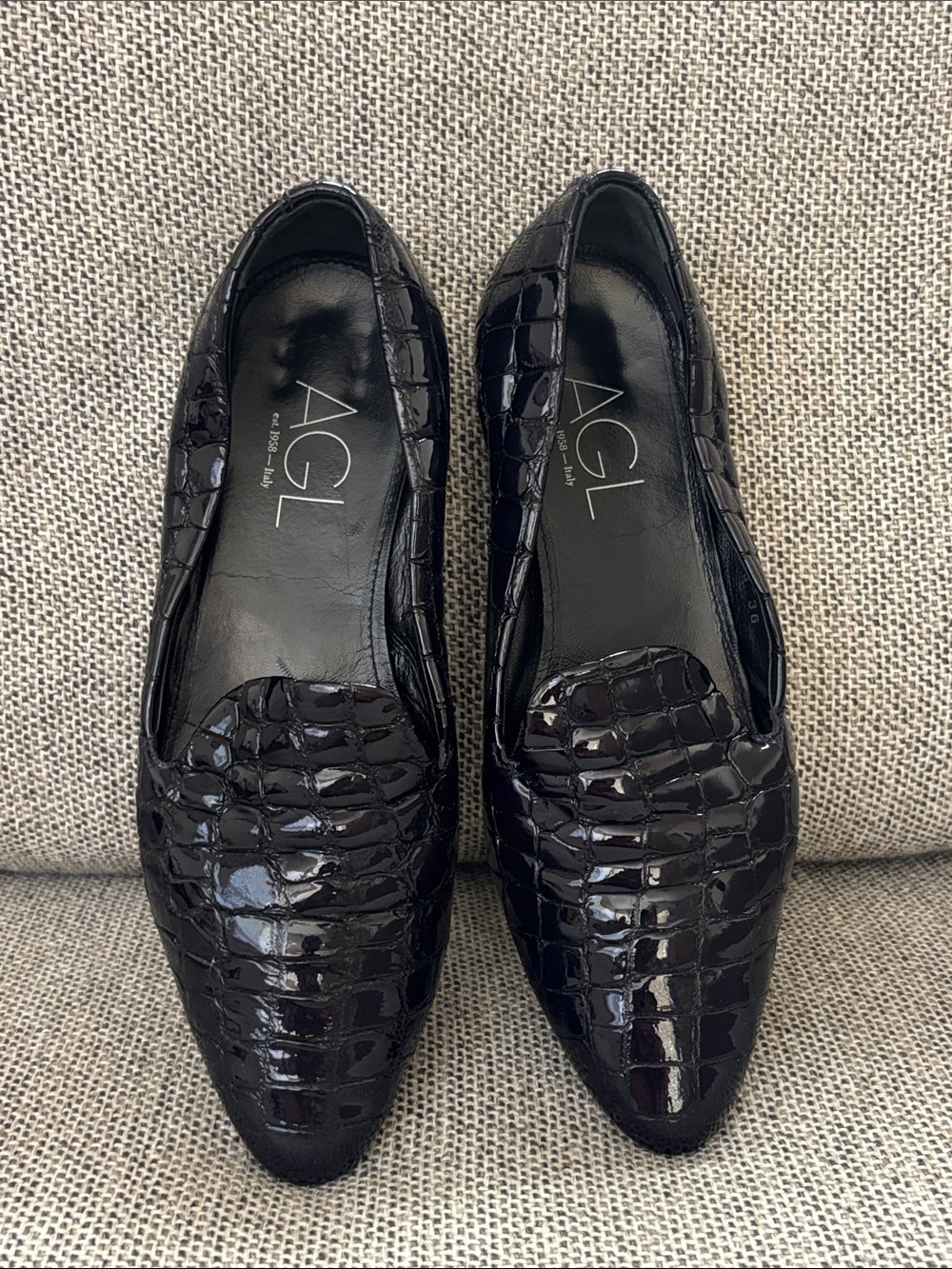 Navy blue croc embossed painted toe shoes